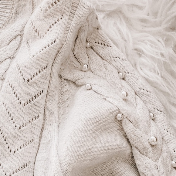 ANN TAYLOR CABLE KNIT SWEATER - Picture 3 of 6